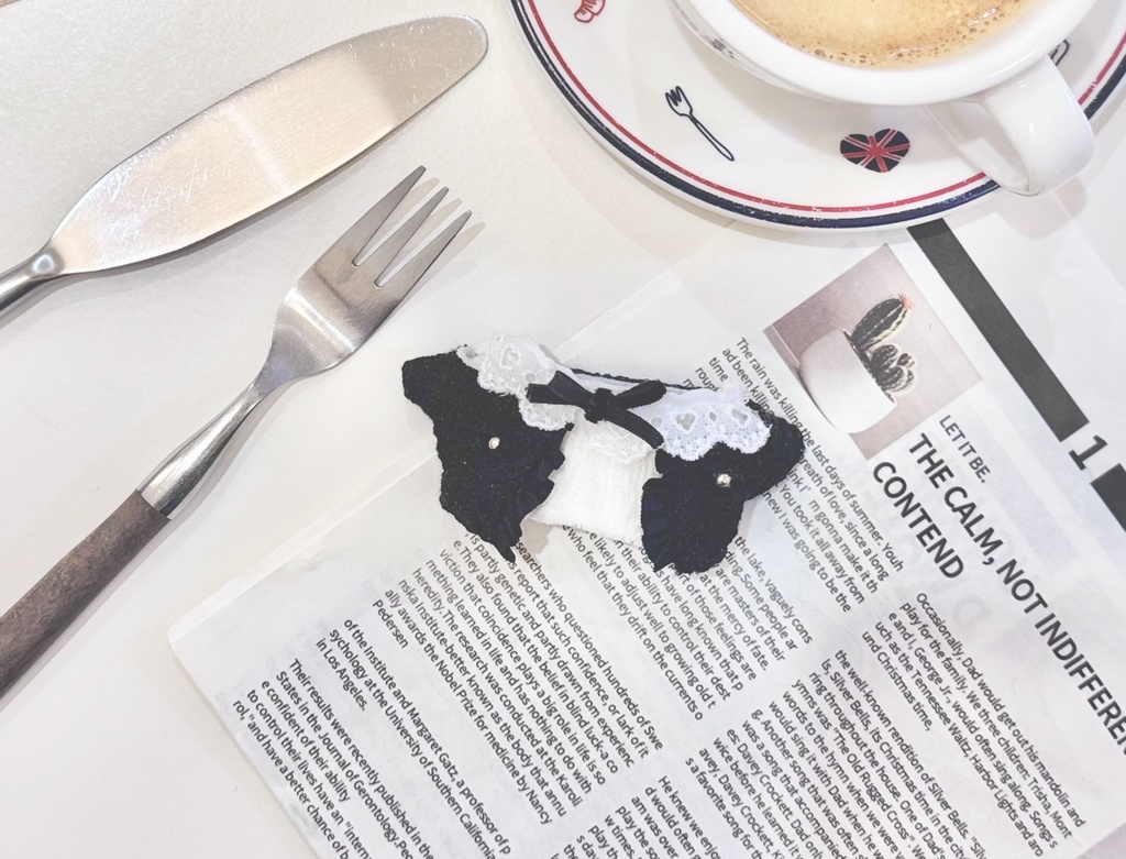 襟つきニットセーター＆ツイードカーディガン