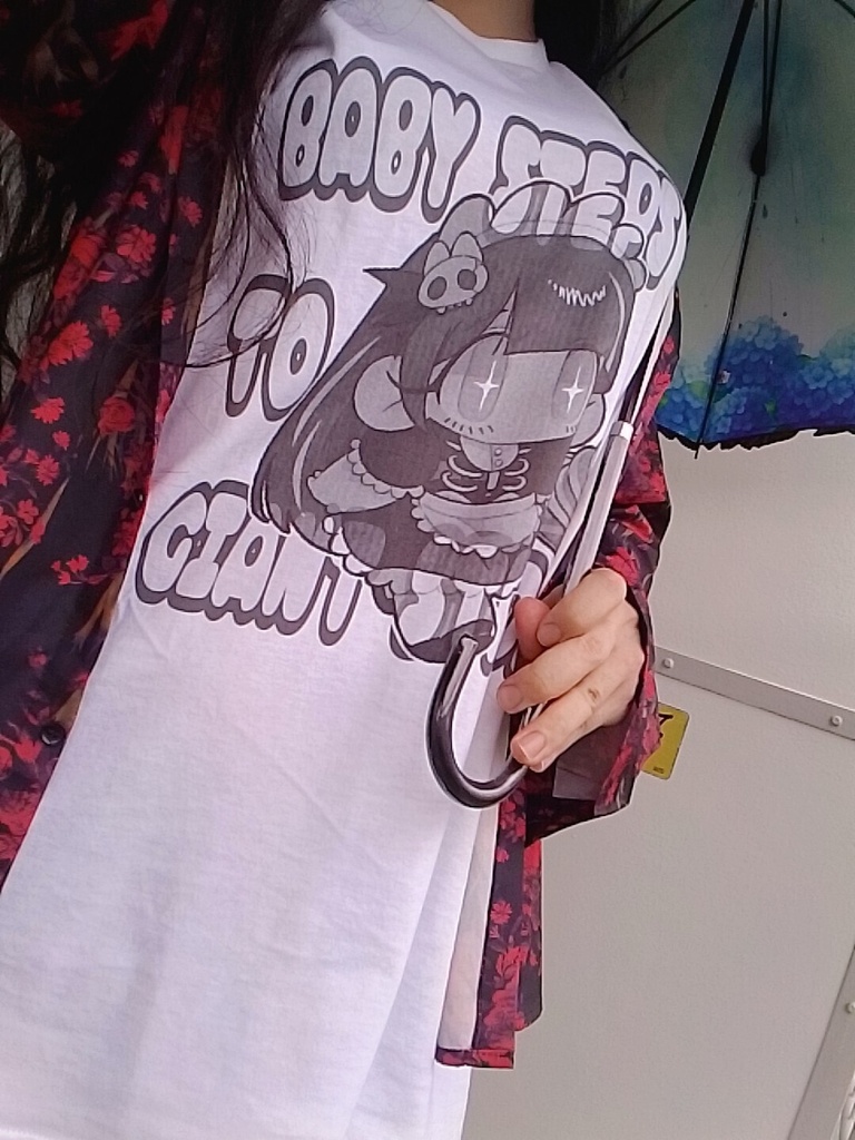 よちよち歩きは、いずれプリントTシャツに。
