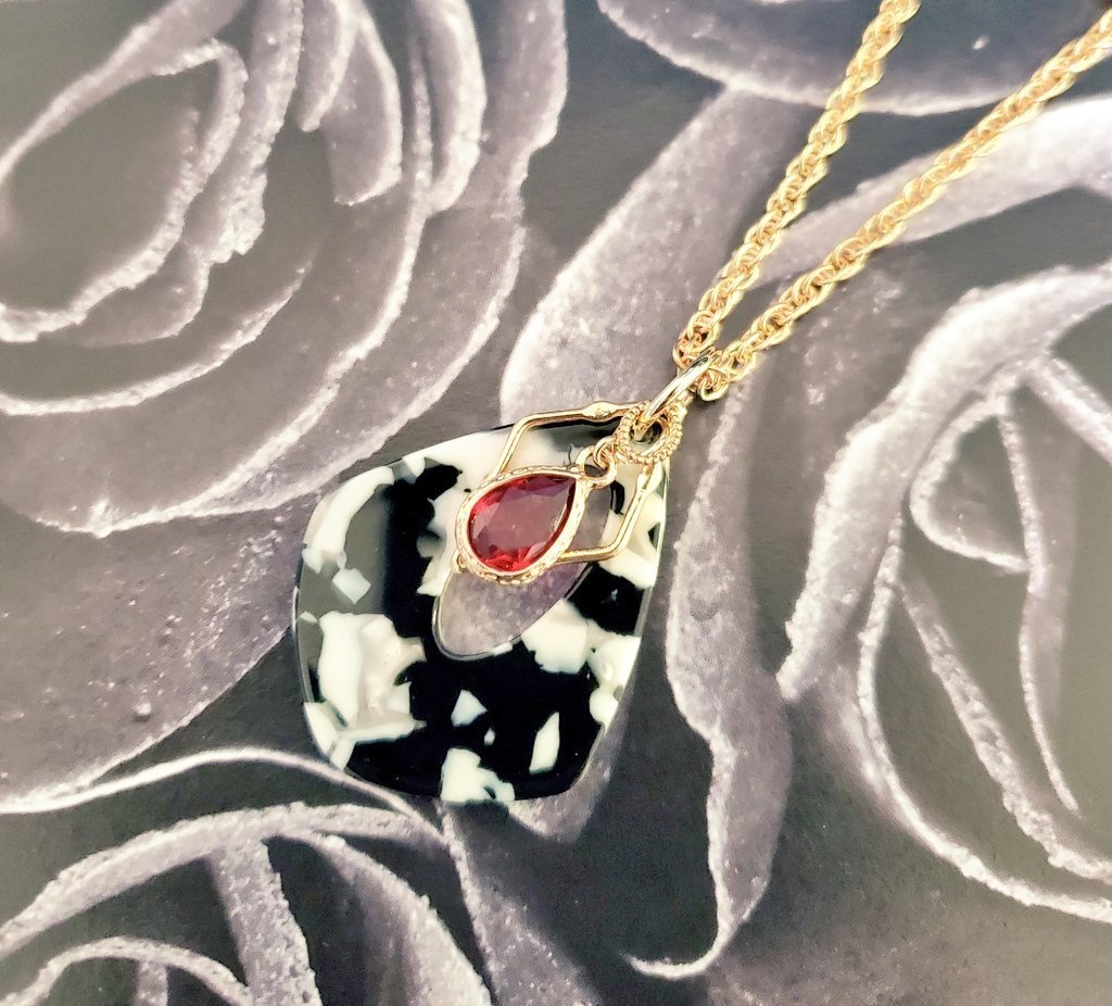 【ハンドメイド】ツイステ クルーウェル イメージ ネックレス