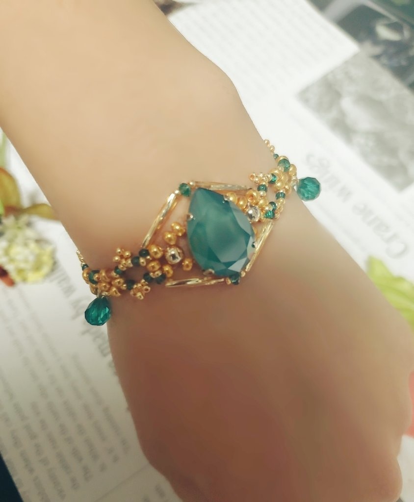 【ハンドメイド】緑の魔女のブレスレット