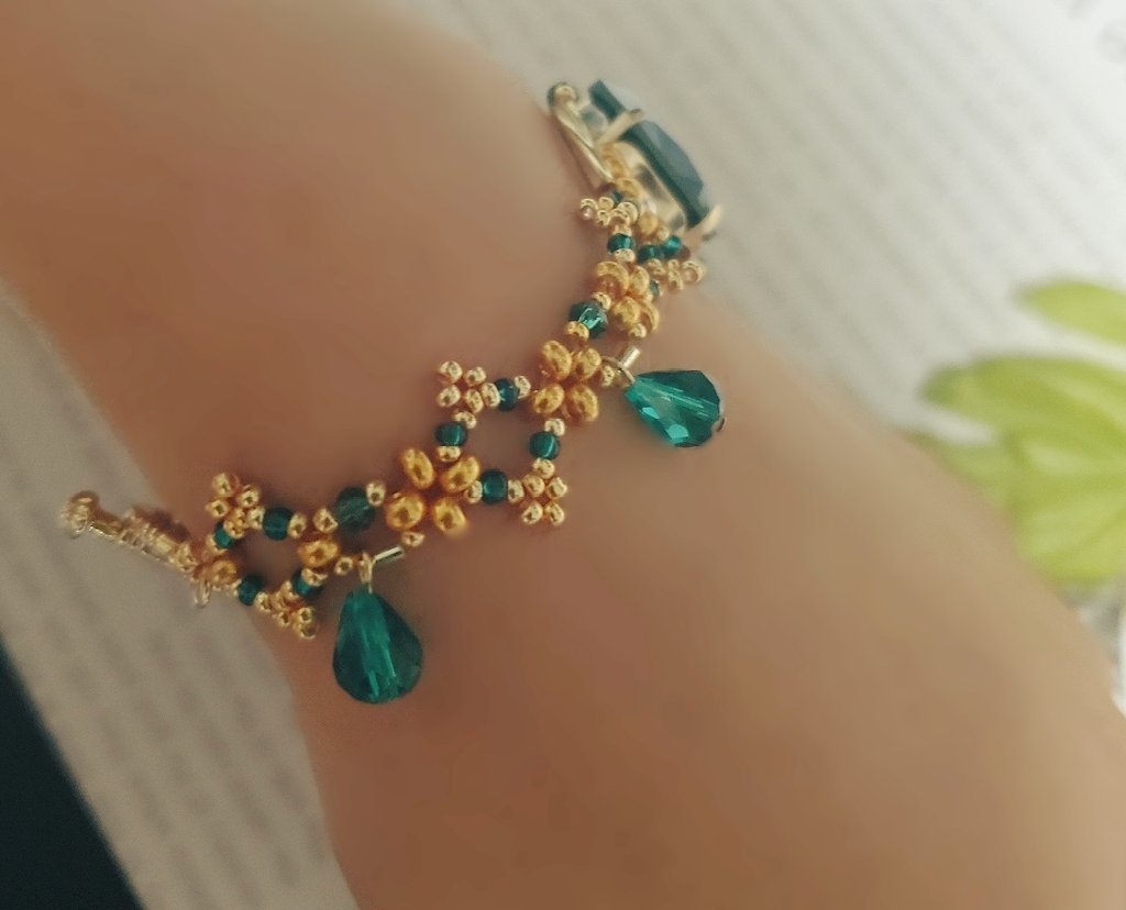 【ハンドメイド】緑の魔女のブレスレット