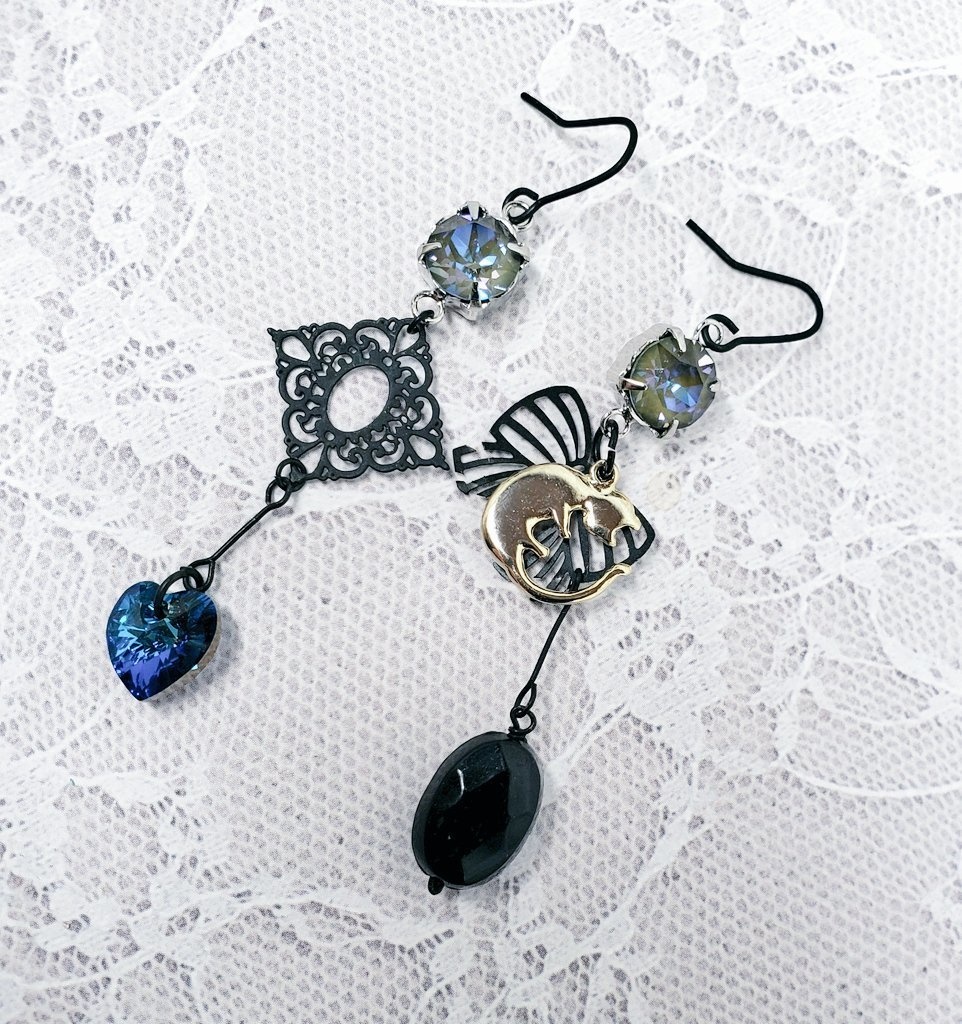 今季ブランド ハンドメイド 緑のガラスパーツと稲妻チャームのヘアゴム ツイステッドワンダーランド セベク イメージ Www Lacistitis Es