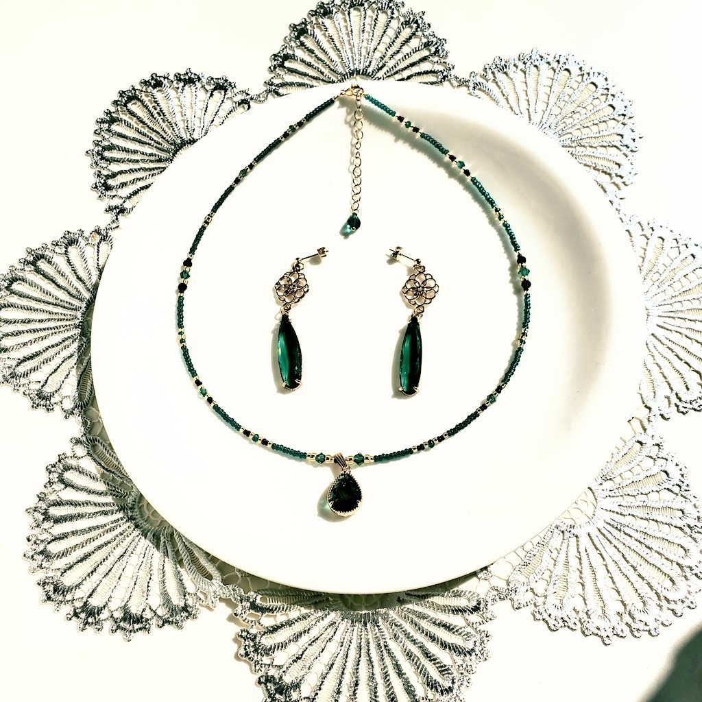 【ハンドメイド】エメラルドグリーンのティアドロップアクセサリー