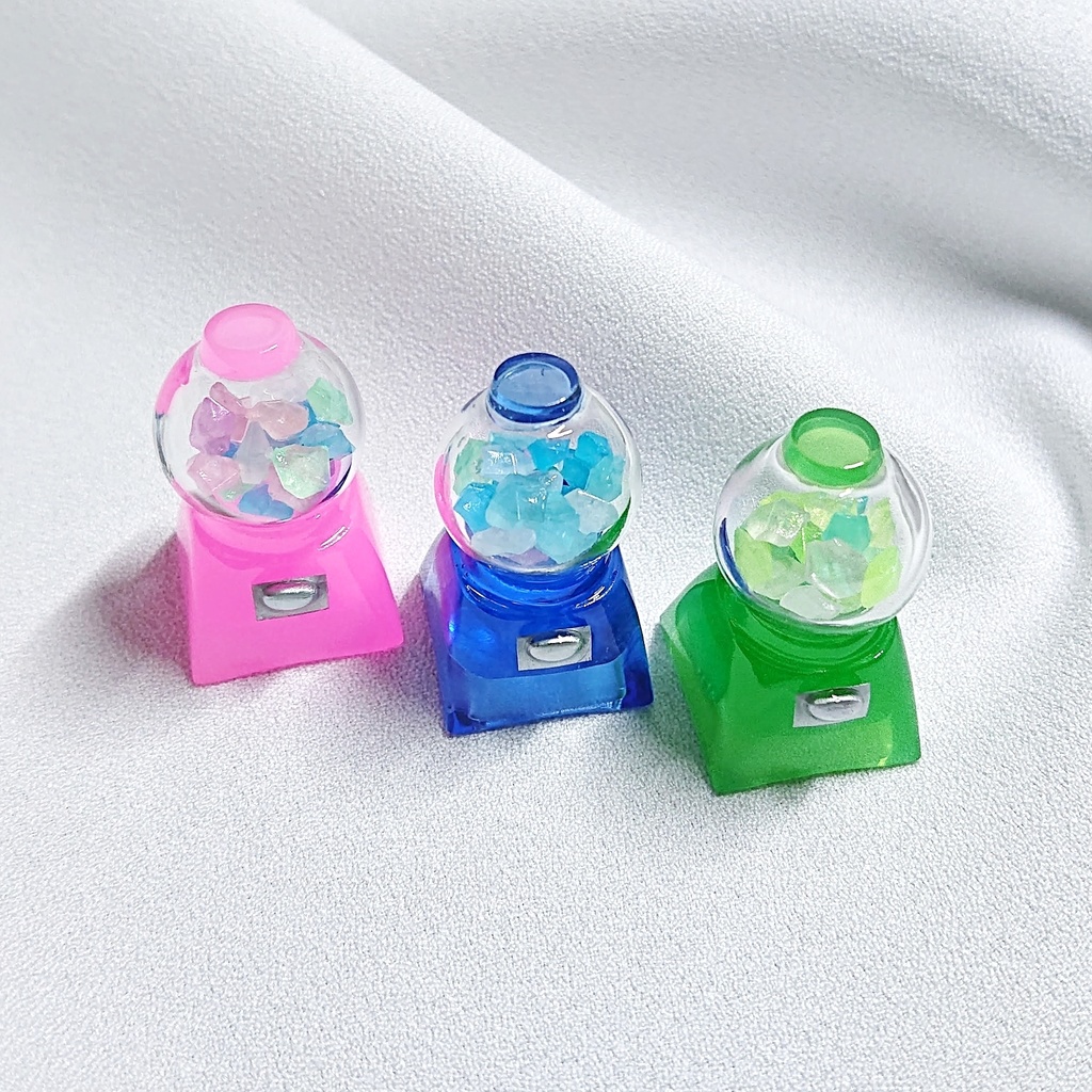 夜光石のガチャガチャキーキャップ