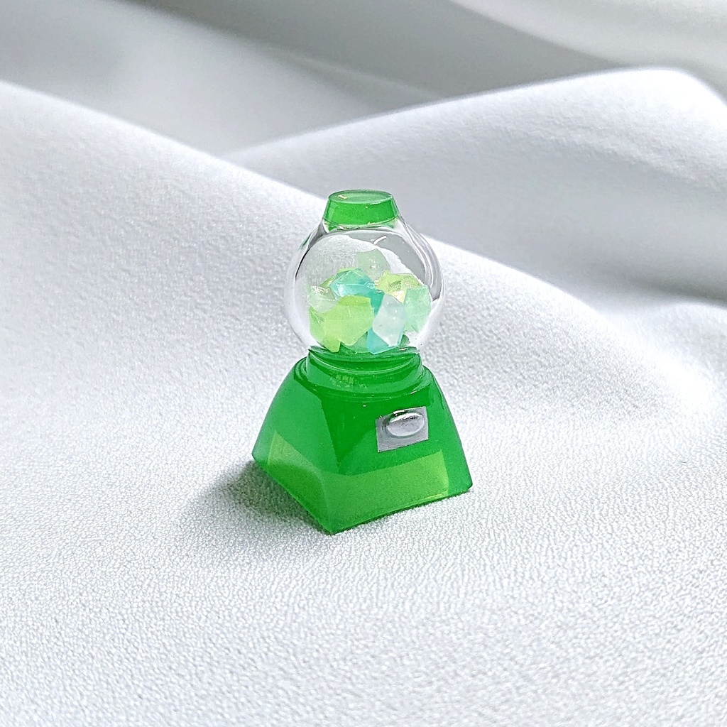 夜光石のガチャガチャキーキャップ