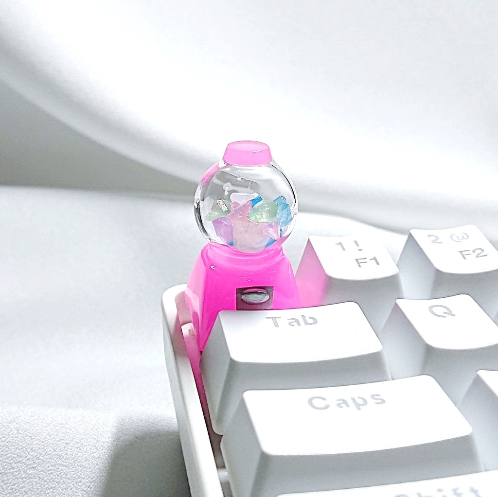 夜光石のガチャガチャキーキャップ