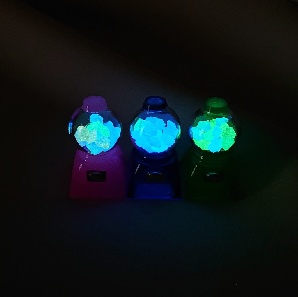 夜光石のガチャガチャキーキャップ