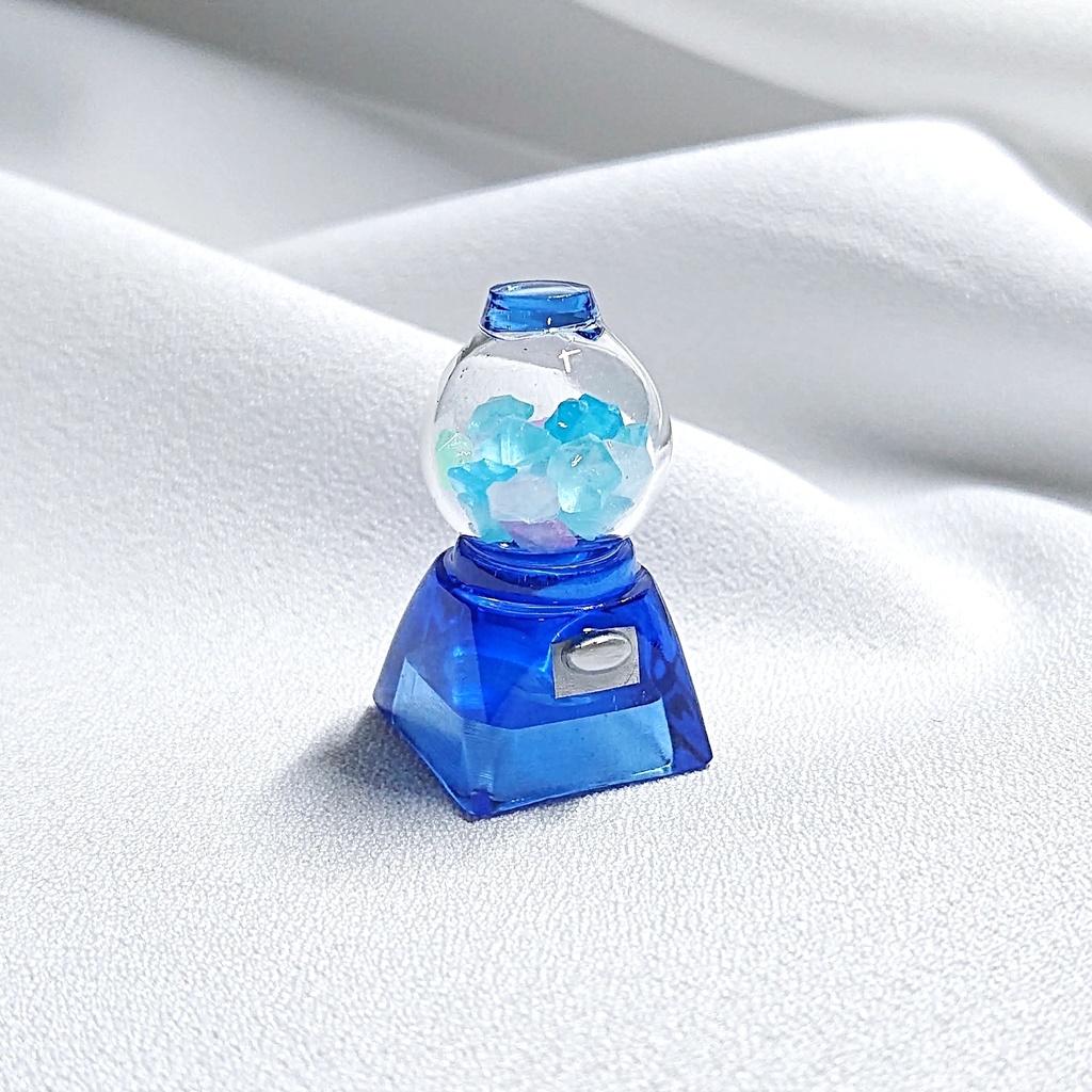 夜光石のガチャガチャキーキャップ