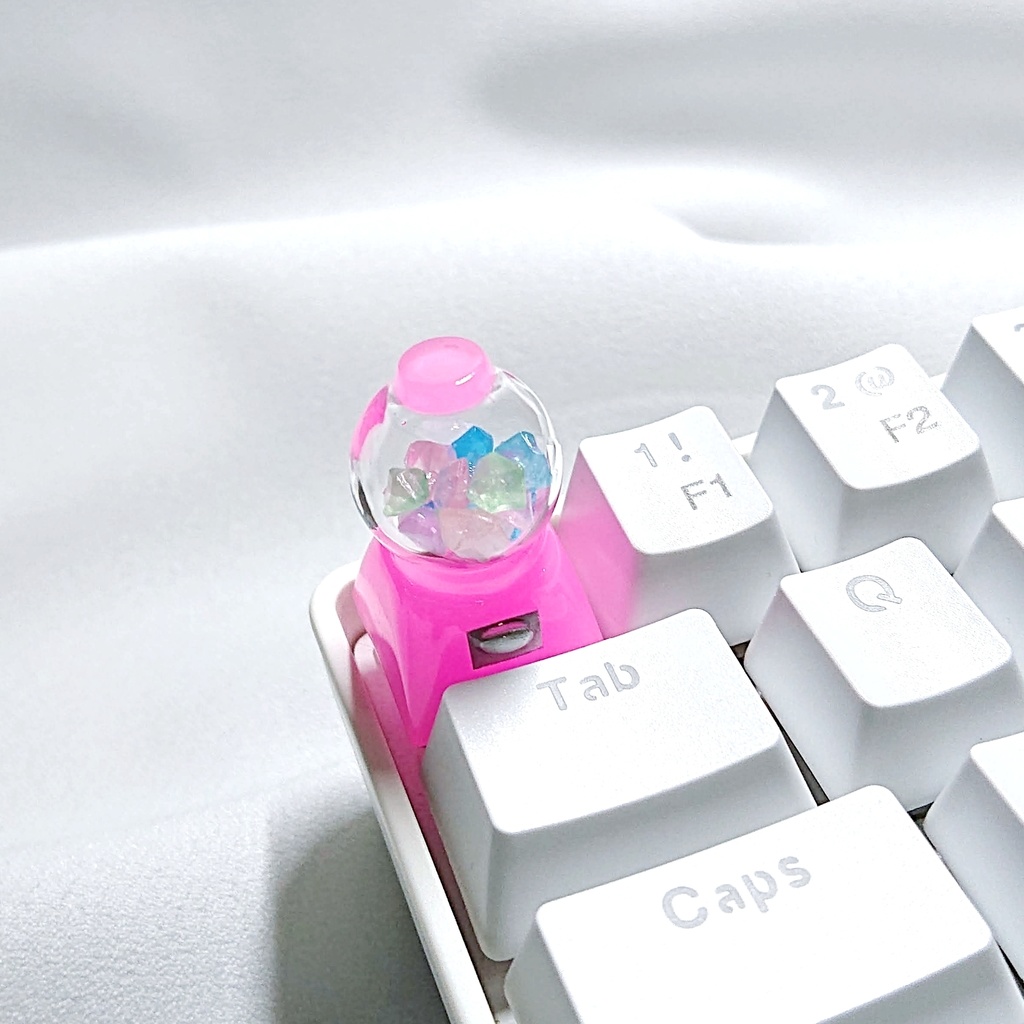 夜光石のガチャガチャキーキャップ