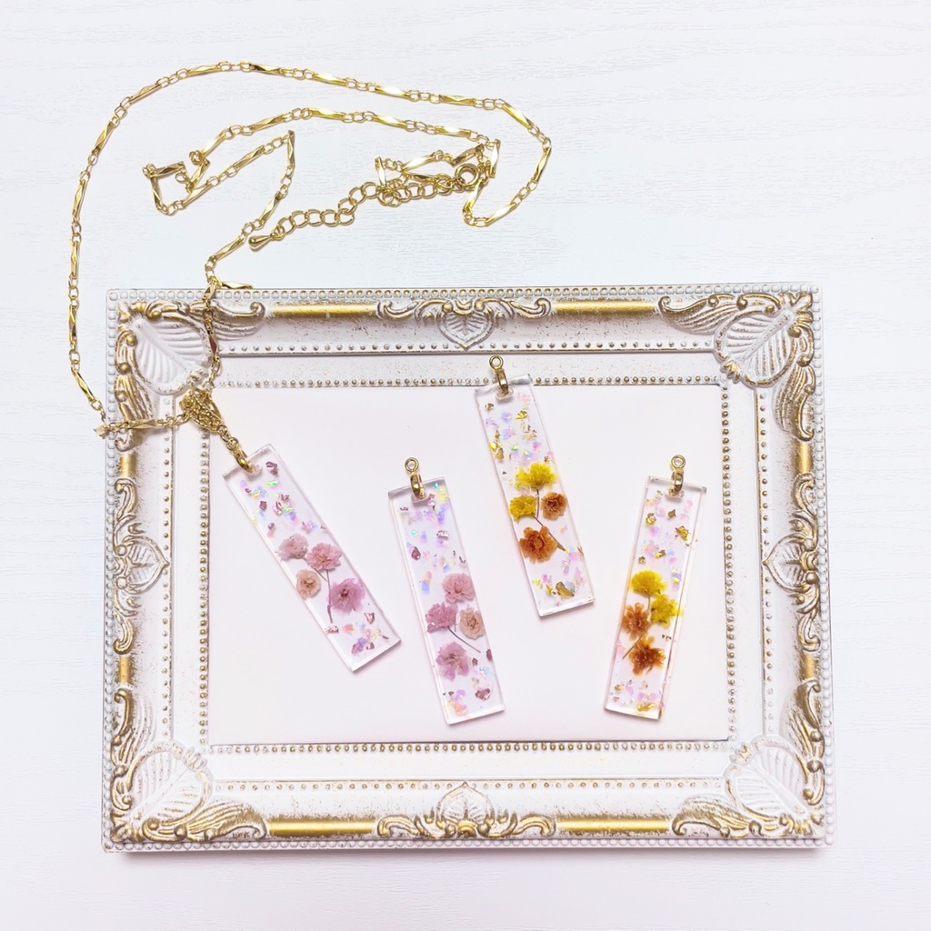 かすみ草の短冊型ネックレス