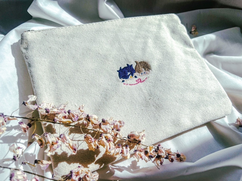 燭へし刺繍ポーチ