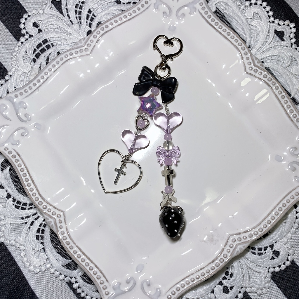ビーズキーホルダー 黒×紫 いちご 十字架 ハート