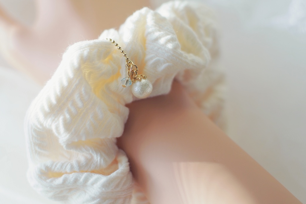 雪真珠のニットシュシュ