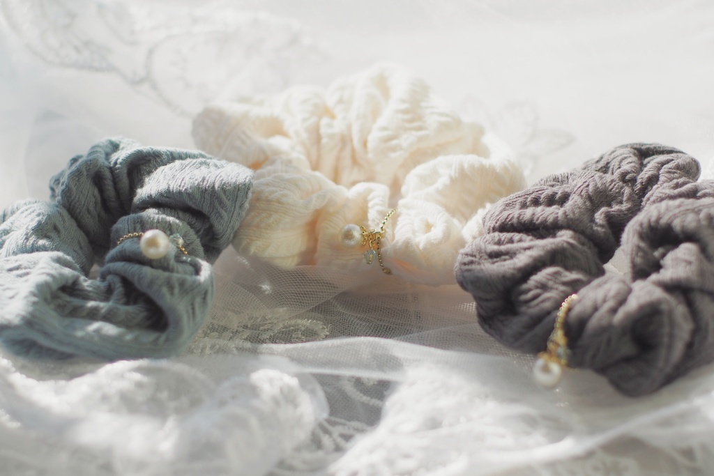 雪真珠のニットシュシュ