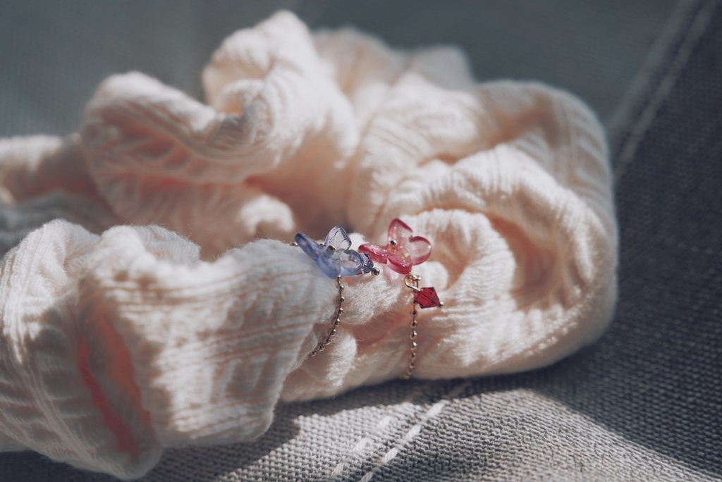 雪真珠のニットシュシュ