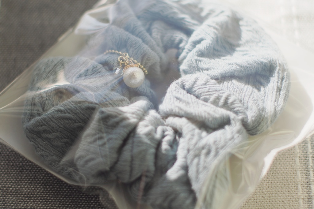 雪真珠のニットシュシュ