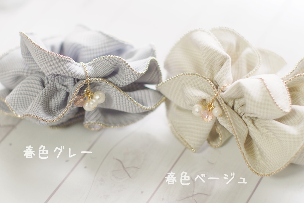 春色チェック柄のシュシュ