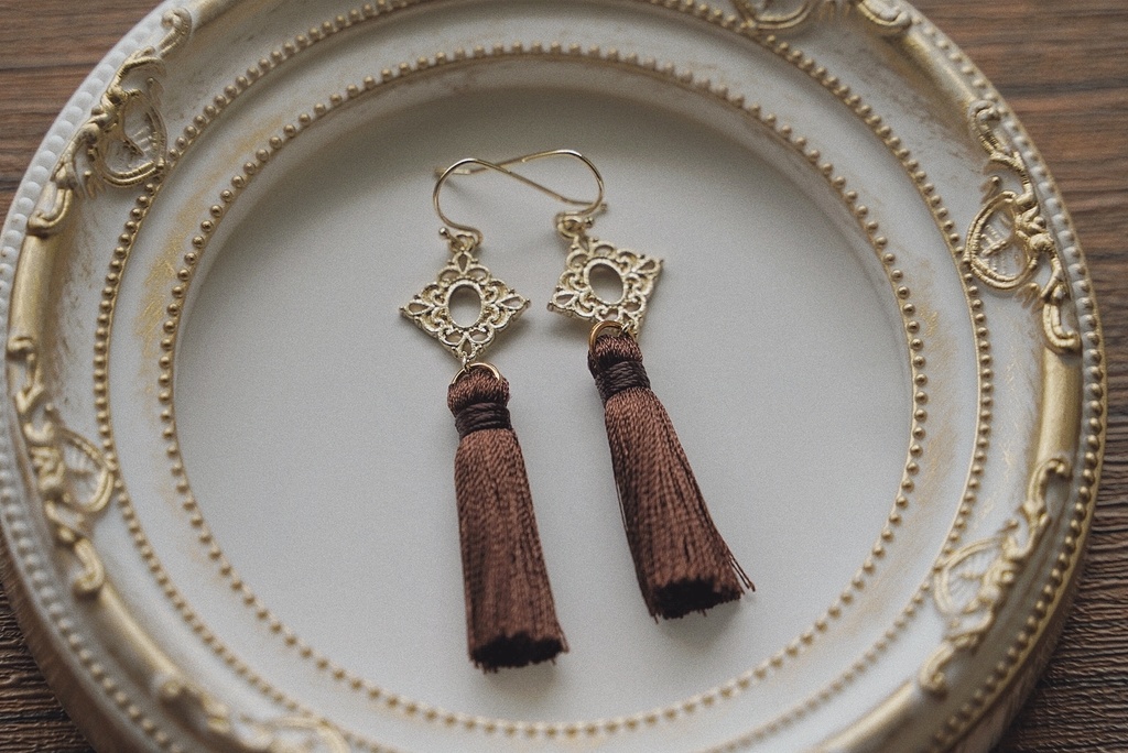 秋冬色のフリンジピアス