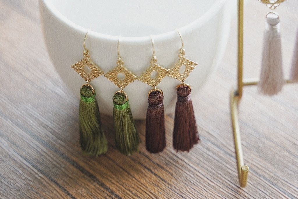 秋冬色のフリンジピアス