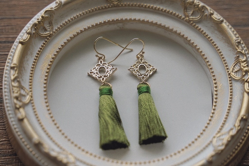 秋冬色のフリンジピアス