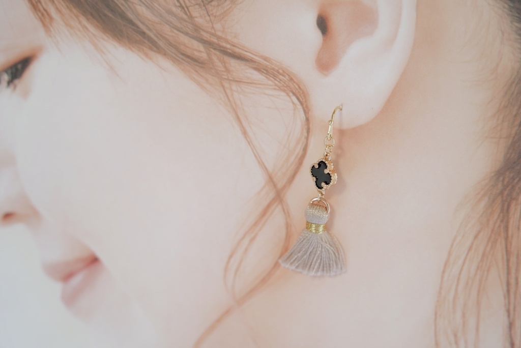 花形石のフリンジピアス