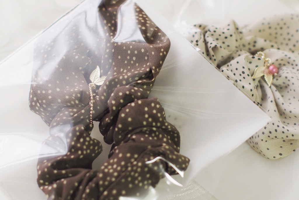 秋冬ベリーのドットシュシュ