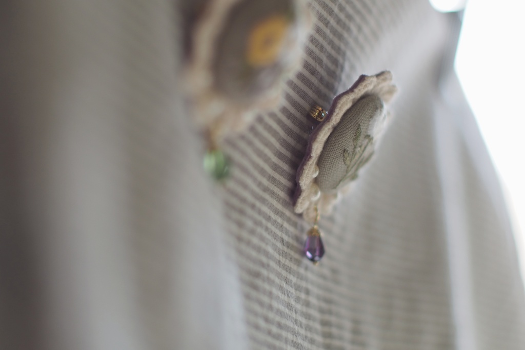 コットンレースとお花のブローチ