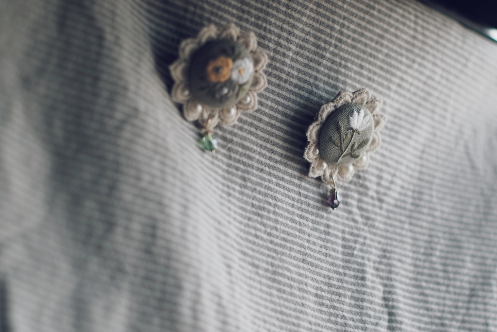 コットンレースとお花のブローチ