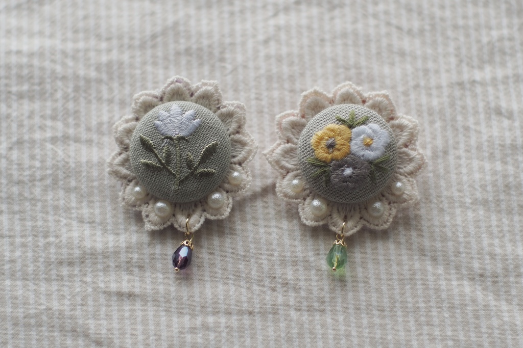 コットンレースとお花のブローチ