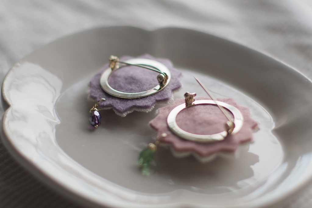 コットンレースとお花のブローチ