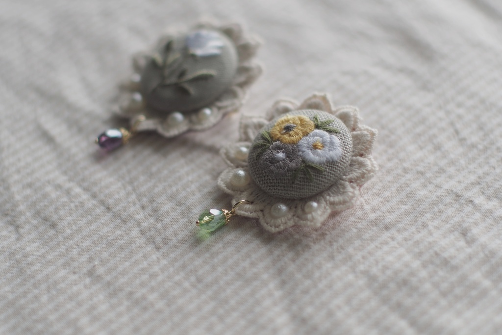 コットンレースとお花のブローチ