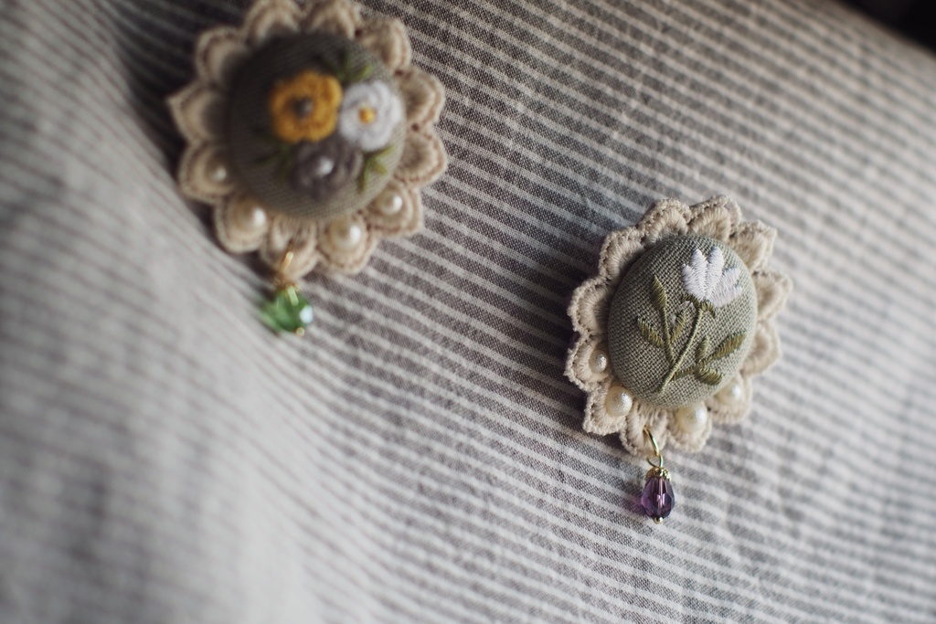コットンレースとお花のブローチ