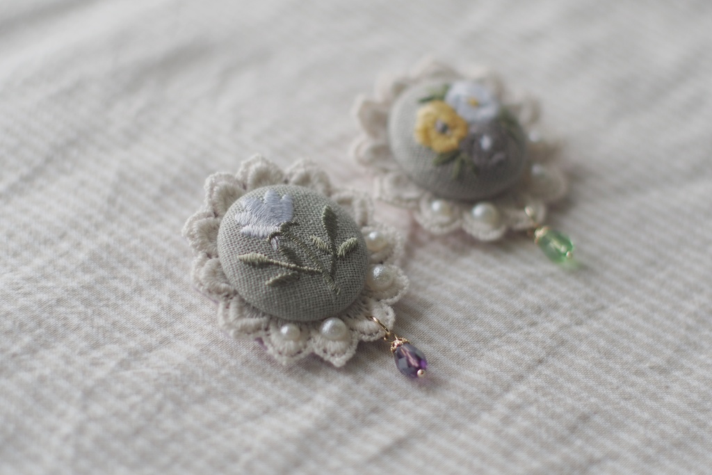 コットンレースとお花のブローチ