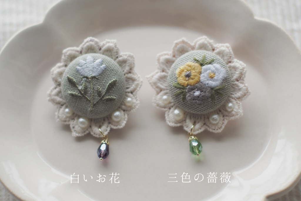 コットンレースとお花のブローチ