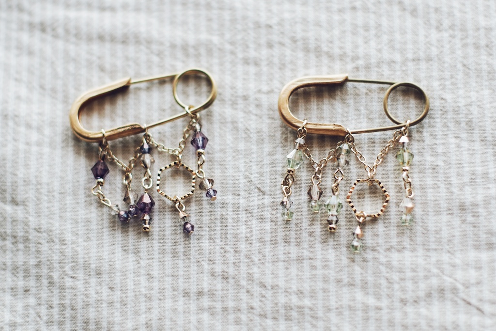 真鍮金具のシャンデリアブローチ