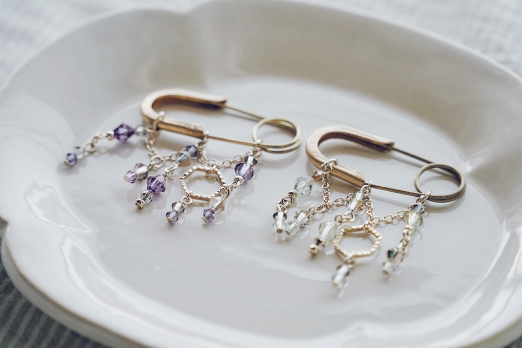 真鍮金具のシャンデリアブローチ