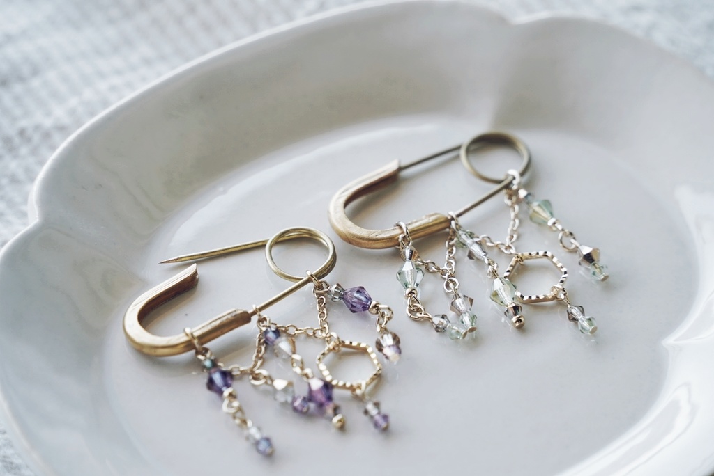 真鍮金具のシャンデリアブローチ