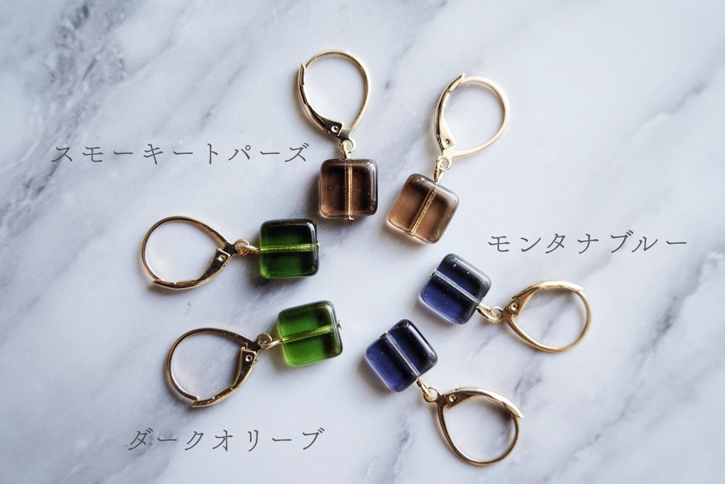 真四角ガラスのフレンチピアス