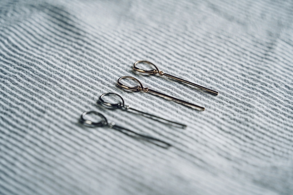 シンプルスティックのフレンチピアス