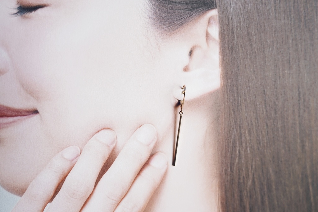 シンプルスティックのフレンチピアス