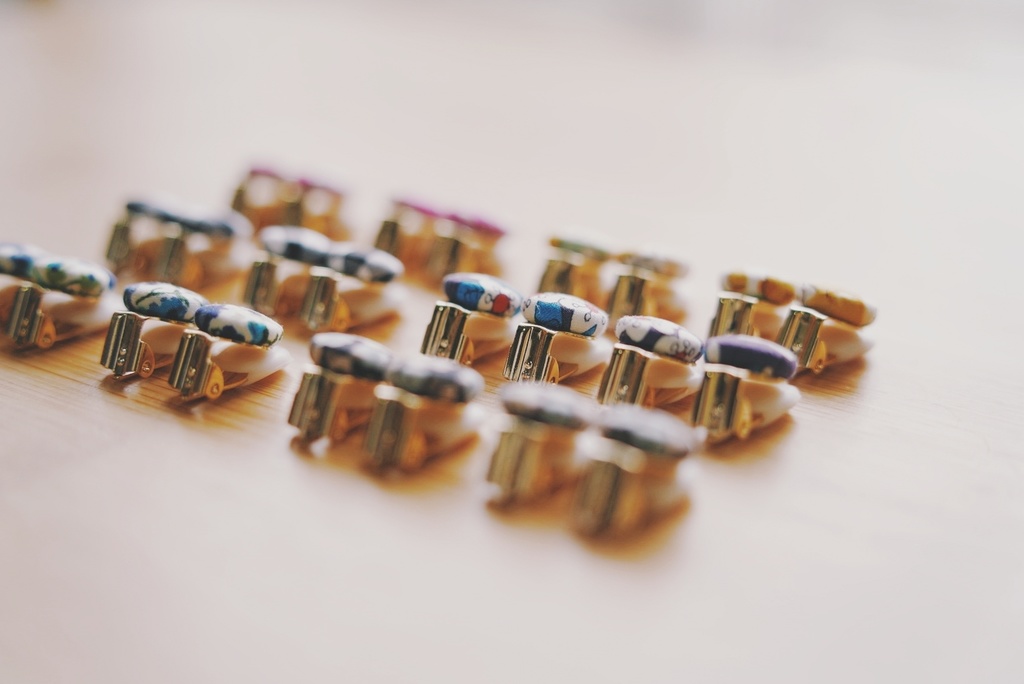 ころんと丸いプチイヤリング