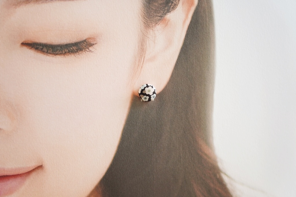 ころんと丸いプチイヤリング