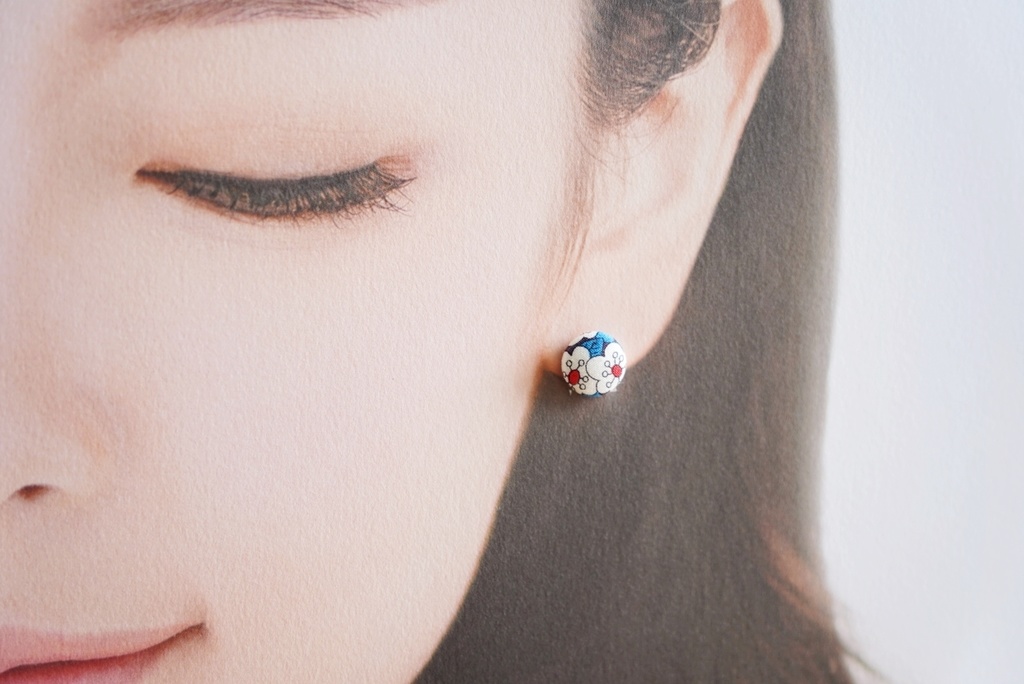 ころんと丸いプチイヤリング