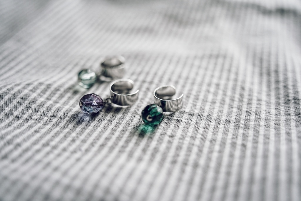 色ガラスのイヤーカフ【1個売り】