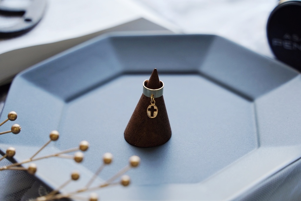 ゴールドクロスのイヤーカフ【1個売り】