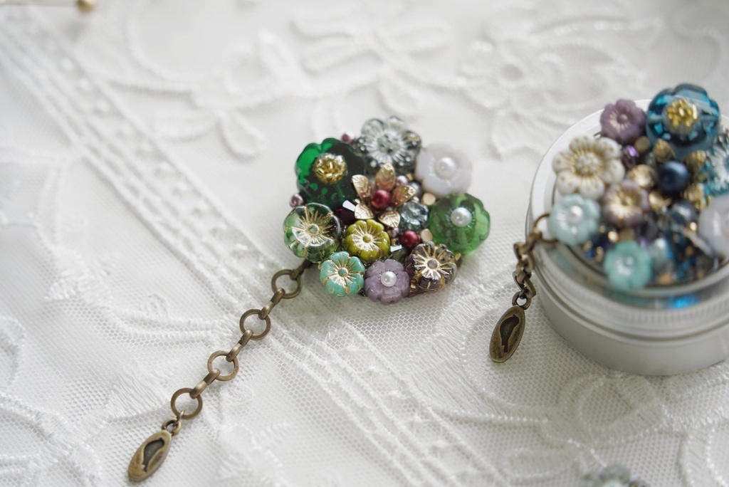 Flower sanctuary ブローチ