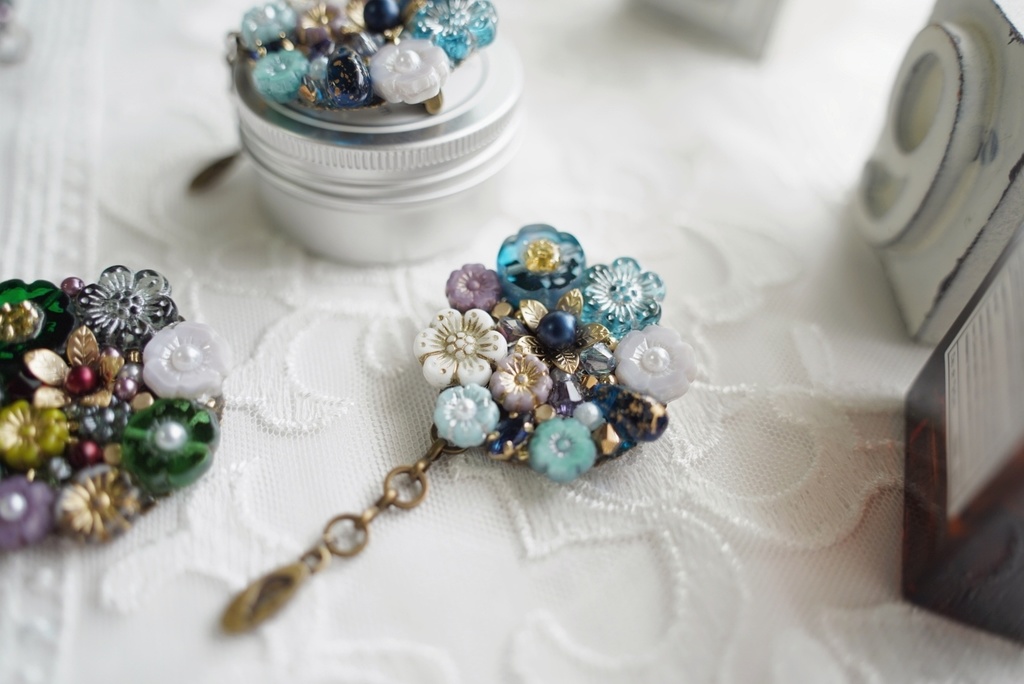 Flower sanctuary ブローチ