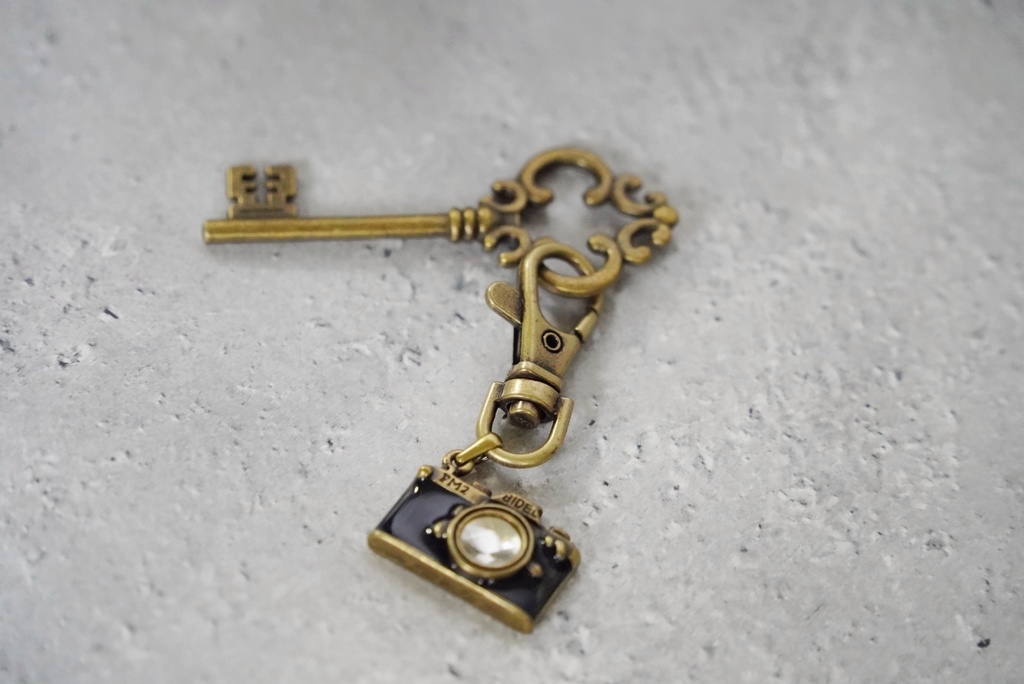 アンティーク調カメラキーホルダー