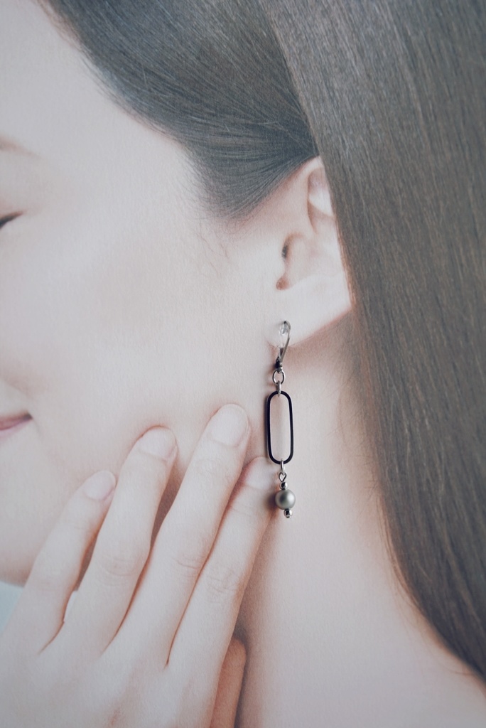 グレーパールの耳飾り