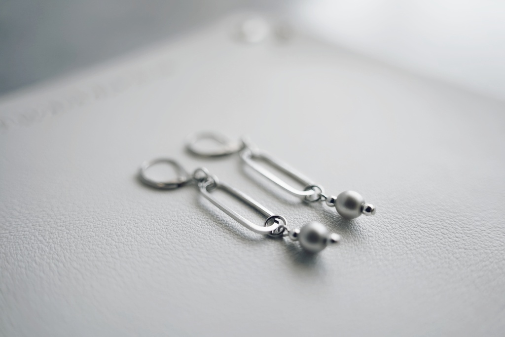 グレーパールの耳飾り